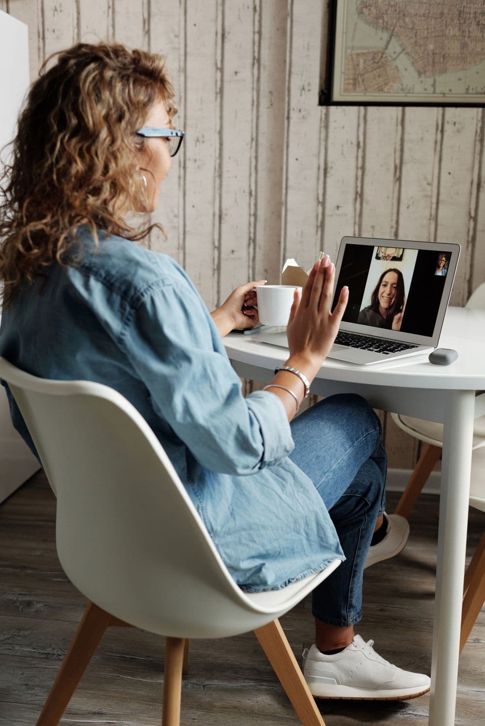 A participant engaged in an online conversation